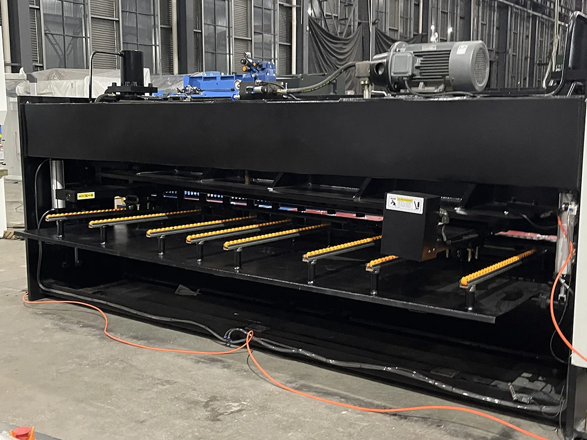 Dac360T Hydraulic Metal Shear Steel Sheet Guillotines Plate Cutting Machine Scissors Dac360T Hydraulic Metal Shear Steel Sheet Guillotines Plate Cutting Machine Scissors