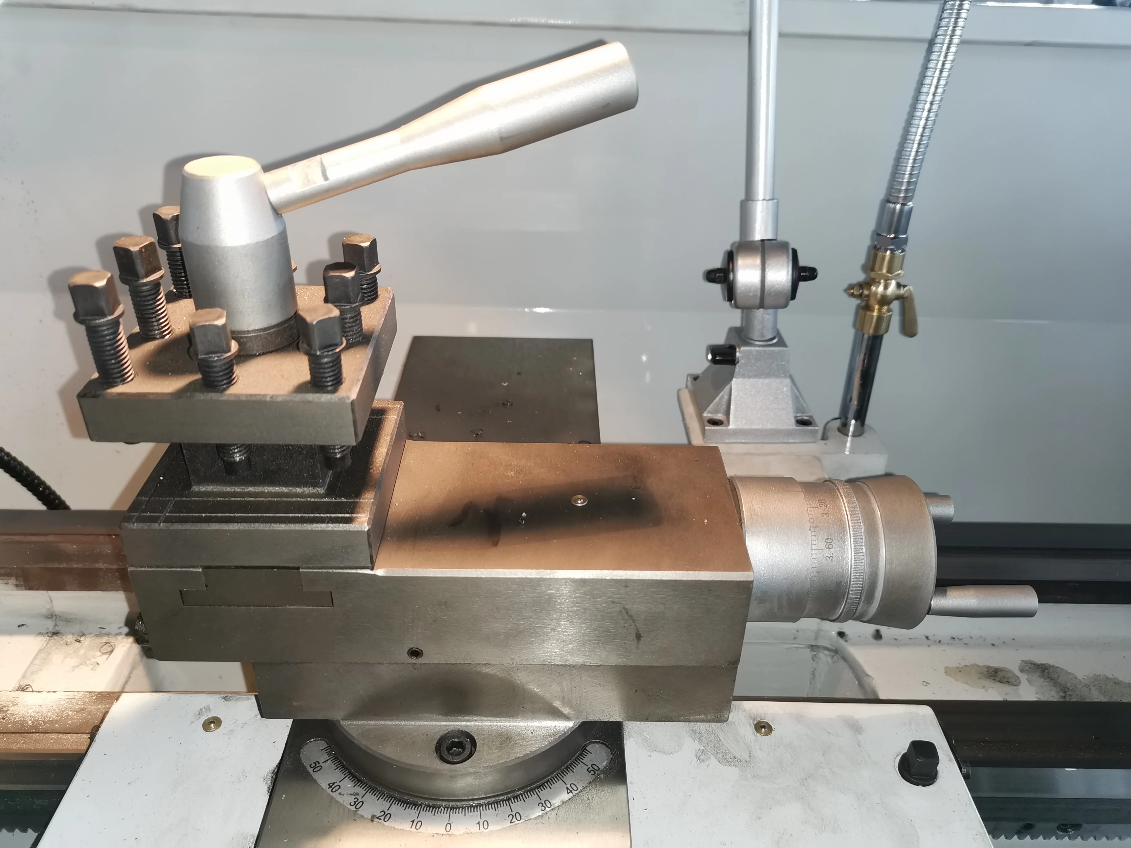 Cq6240F Horizontal Type Medium Duty Manual Lathe With 1000Mm Workpiece 51Mm Spindle Bore Cq6240F Horizontal Type Medium Duty Manual Lathe With 1000Mm Workpiece 51Mm Spindle Bore