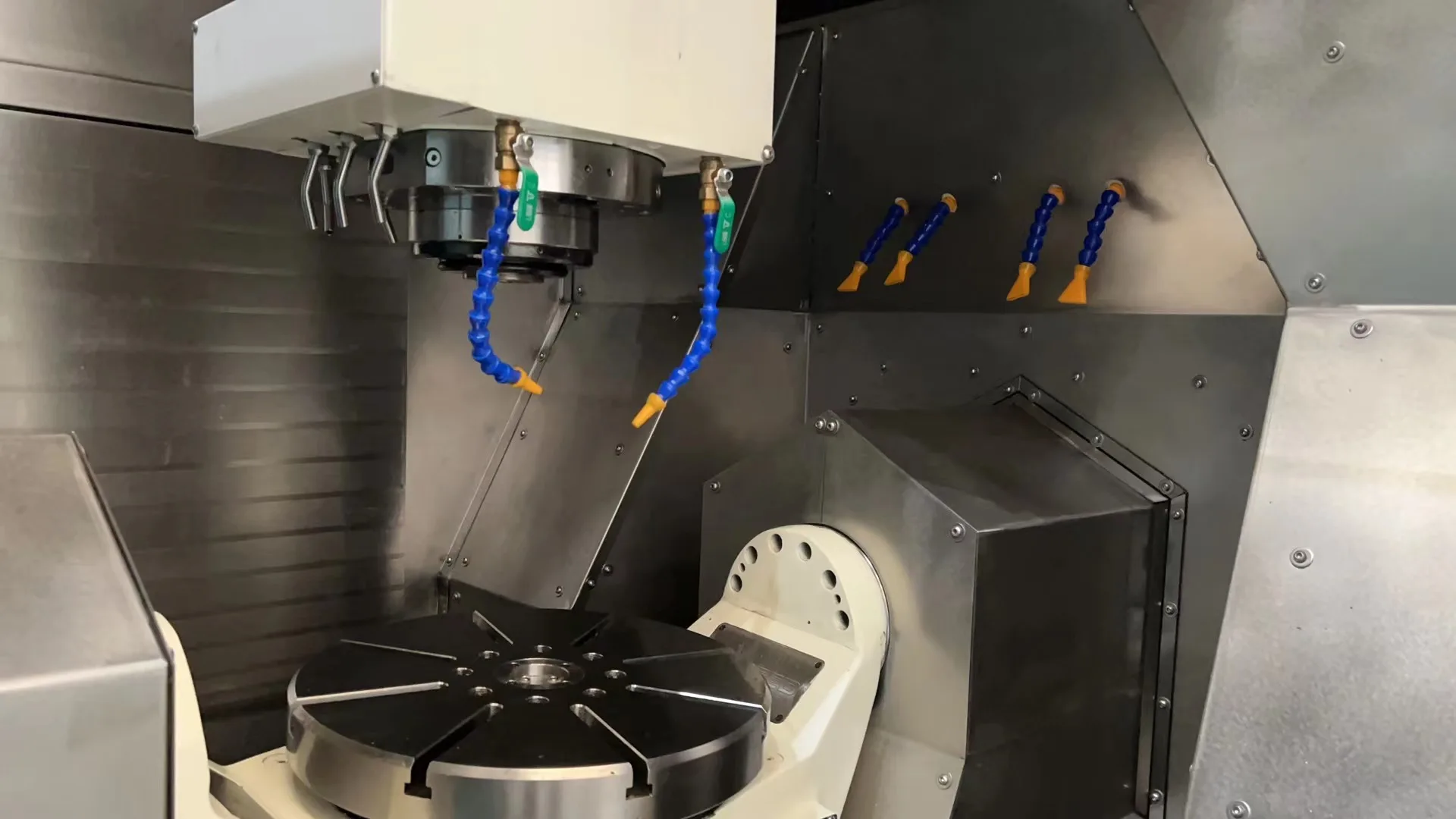 New Vs40-5Ax High Speed And Precision 5 Axis Cnc Milling Machining Center For Metal New Vs40-5Ax High Speed And Precision 5 Axis Cnc Milling Machining Center For Metal