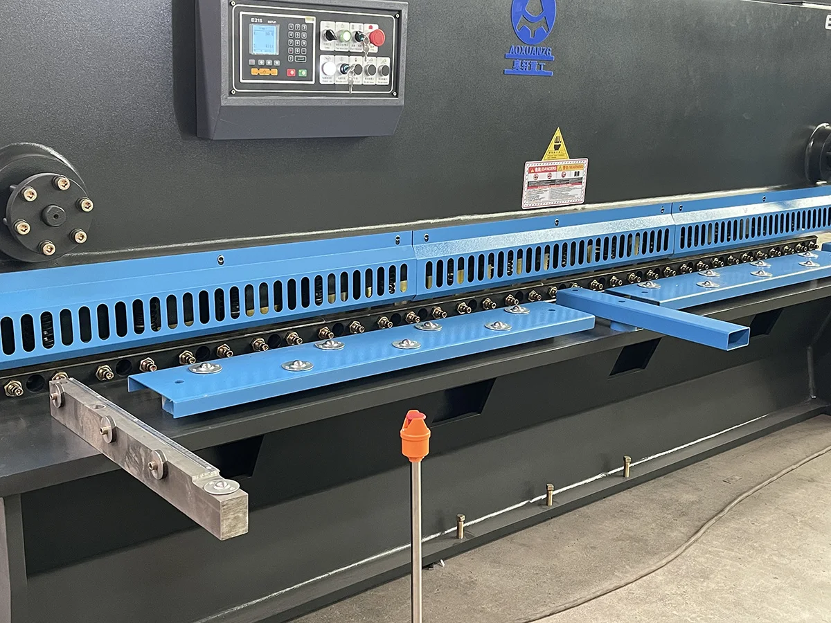 6X3200 Hydraulic Scissors Guillotine Cutter For Sheet Steel Stainless Steel 6X3200 Hydraulic Scissors Guillotine Cutter For Sheet Steel Stainless Steel