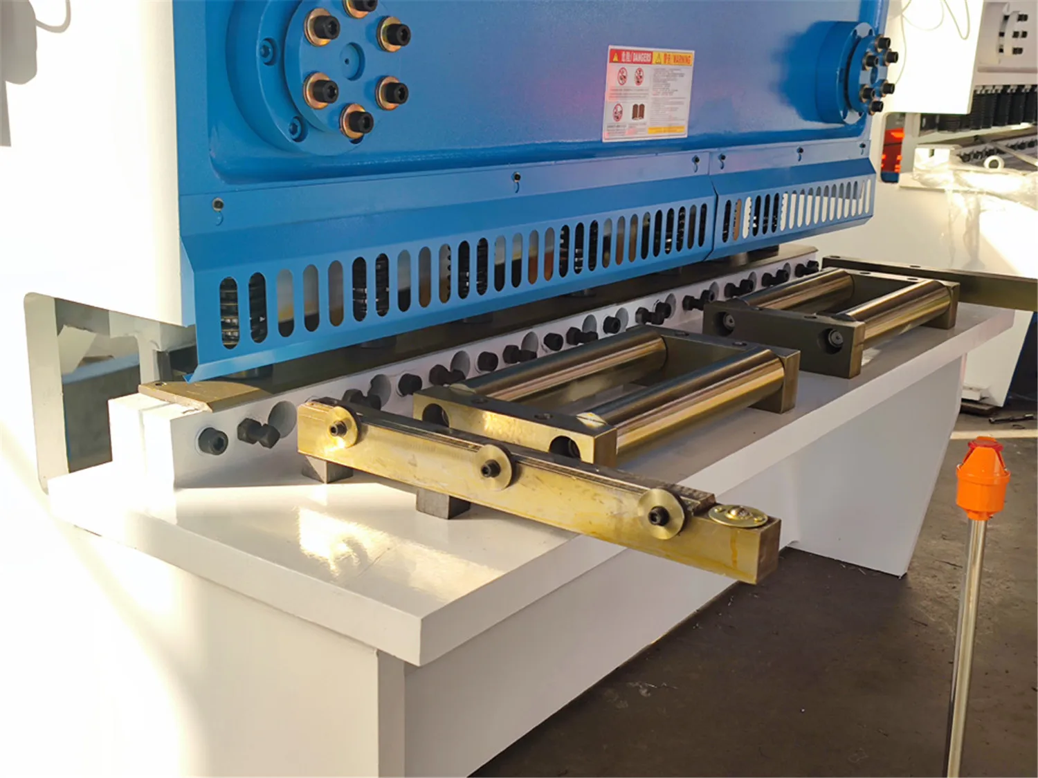 16X1600Mm Guillotine High Quality Stainless Steel Sheet Metal Hydraulic Shearing Machine 16X1600Mm Guillotine High Quality Stainless Steel Sheet Metal Hydraulic Shearing Machine