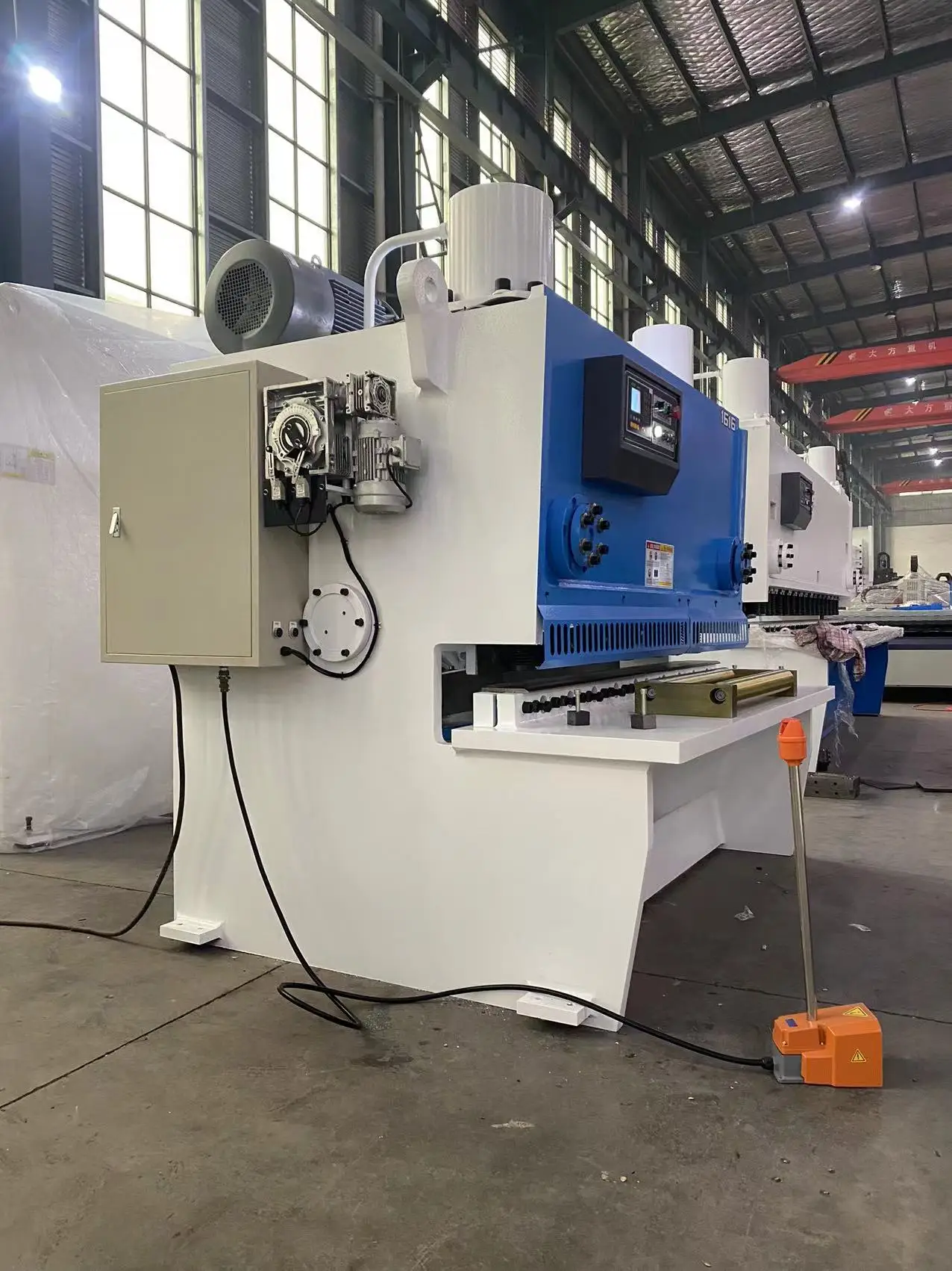 Factory Price 6X3200 Guillotines Steel Sheet Metal Machine Cutting Machine Factory Price 6X3200 Guillotines Steel Sheet Metal Machine Cutting Machine