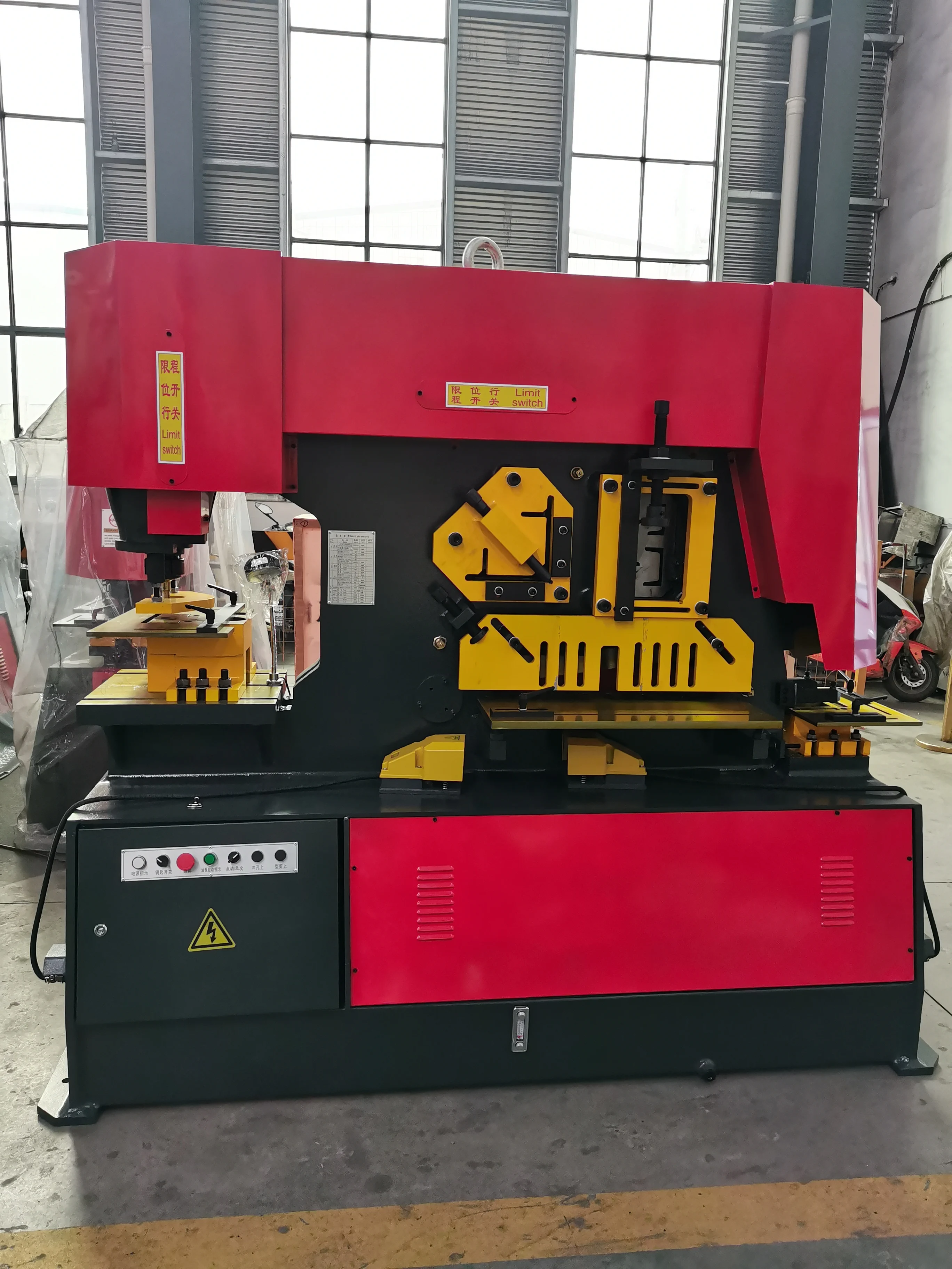 Multifunctional Combine Iron Worker Hydraulic Punching And Shearing Machine Multifunctional Combine Iron Worker Hydraulic Punching And Shearing Machine