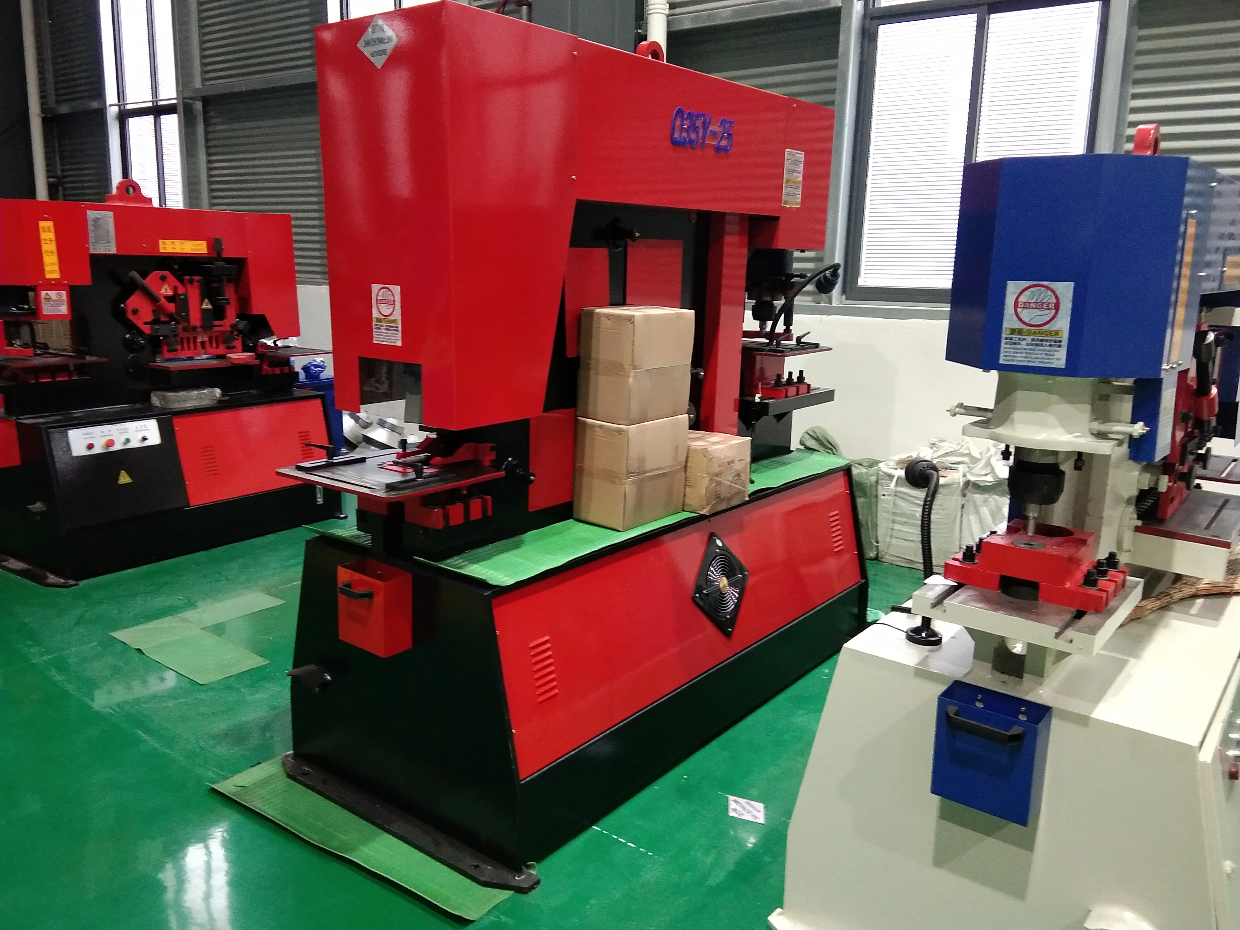 Q35Y Series Sheet Metal Cutting And Bending Machine, Hydraulic Iron Worker Q35Y Series Sheet Metal Cutting And Bending Machine, Hydraulic Iron Worker