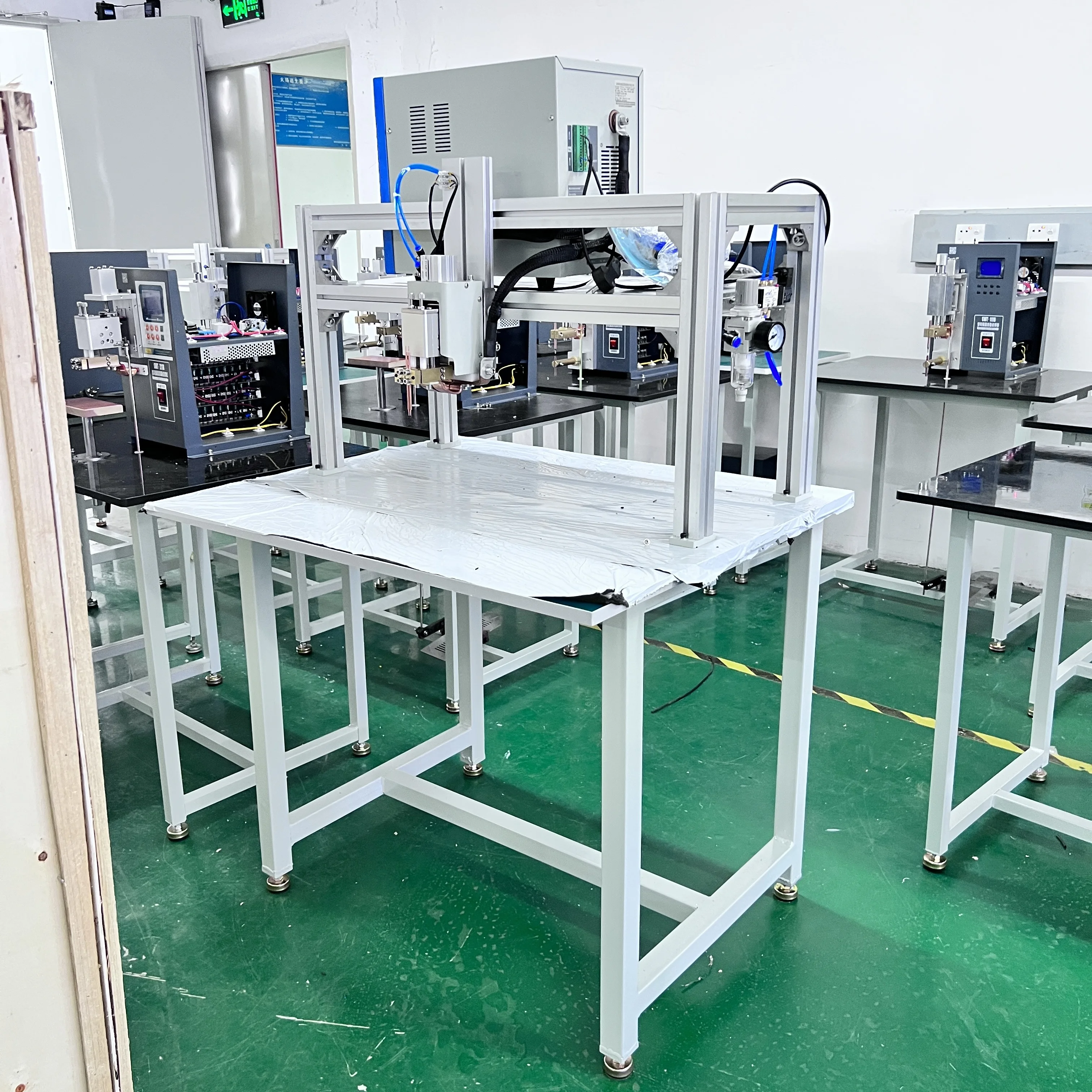 High Efficiency 10000A Spot Welder For 18650 32650 Lipeo4 Battery Pack Welding Industrial Resistance Spot Welder With Guide Rail High Efficiency 10000A Spot Welder For 18650 32650 Lipeo4 Battery Pack Welding Industrial Resistance Spot Welder With Guide Rail