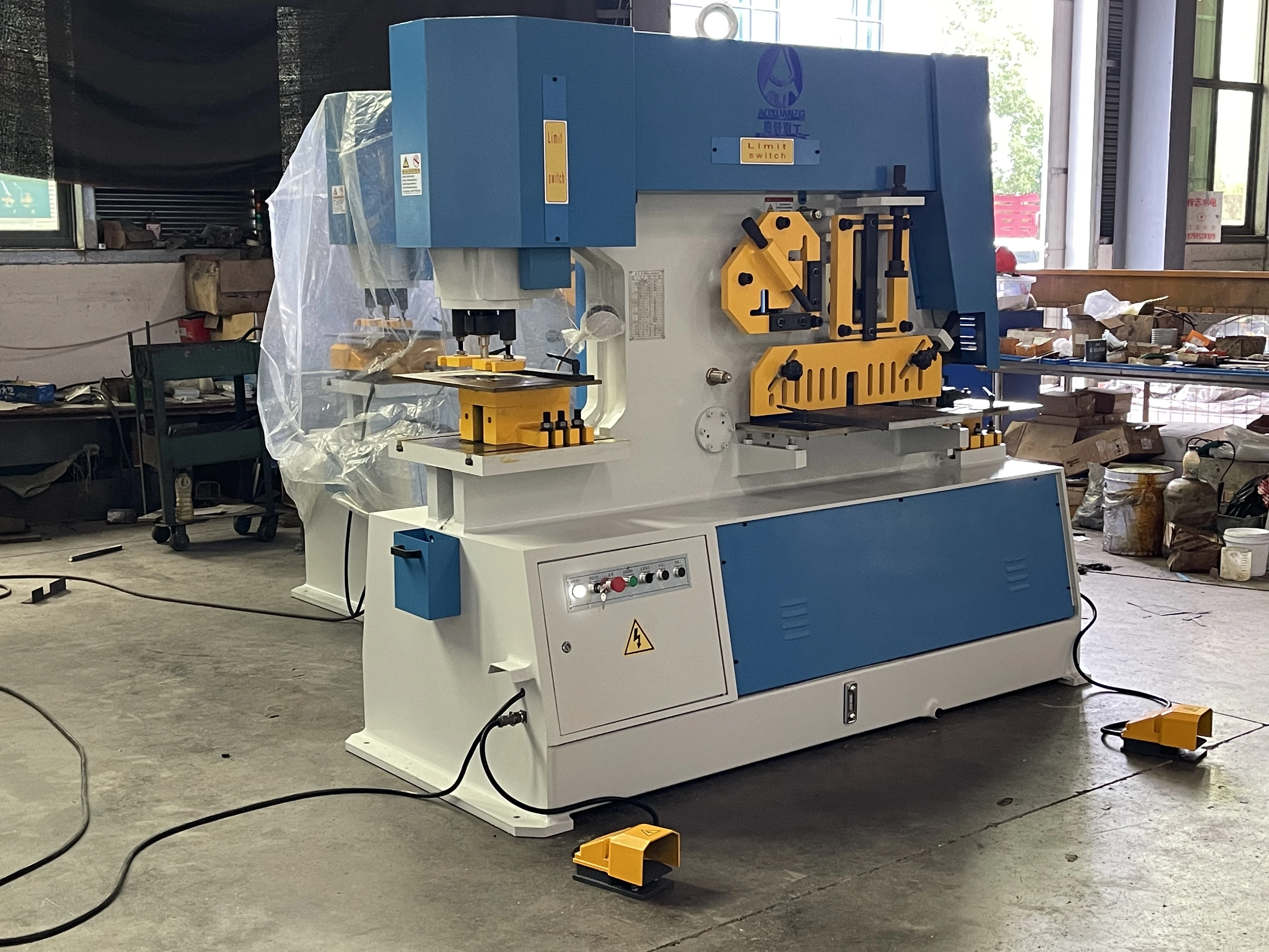 Carbon Steel Punching And Shearing Hydraulic Ironworker Carbon Steel Punching And Shearing Hydraulic Ironworker