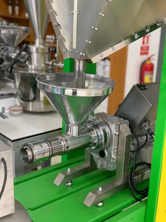 Black Seeds Oil Press Machine / Organic Oil Making Machine Black Seeds Oil Press Machine / Organic Oil Making Machine