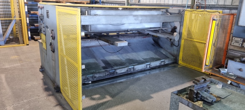 Hydraulic Guillotine Qc12Y Year 2007 Hydraulic Guillotine Qc12Y Year 2007